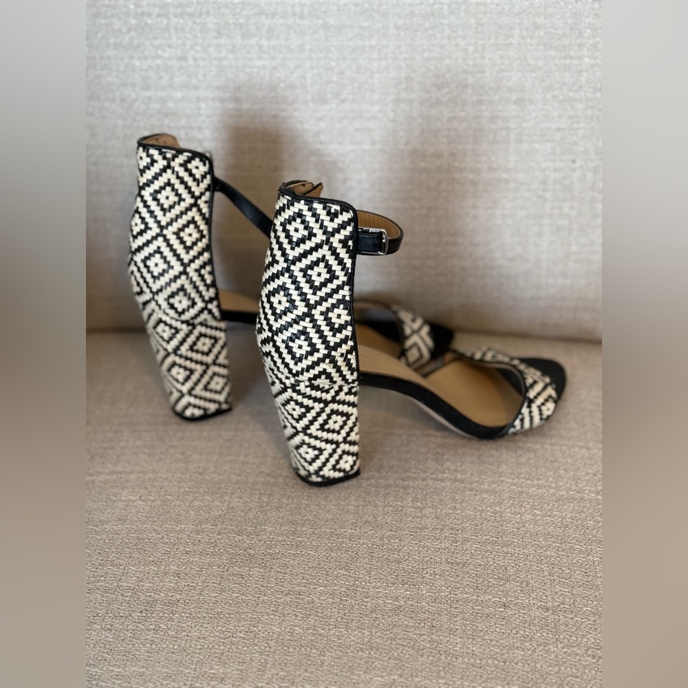 Zara black and white stacked heeled sandals in excellent condition size 8